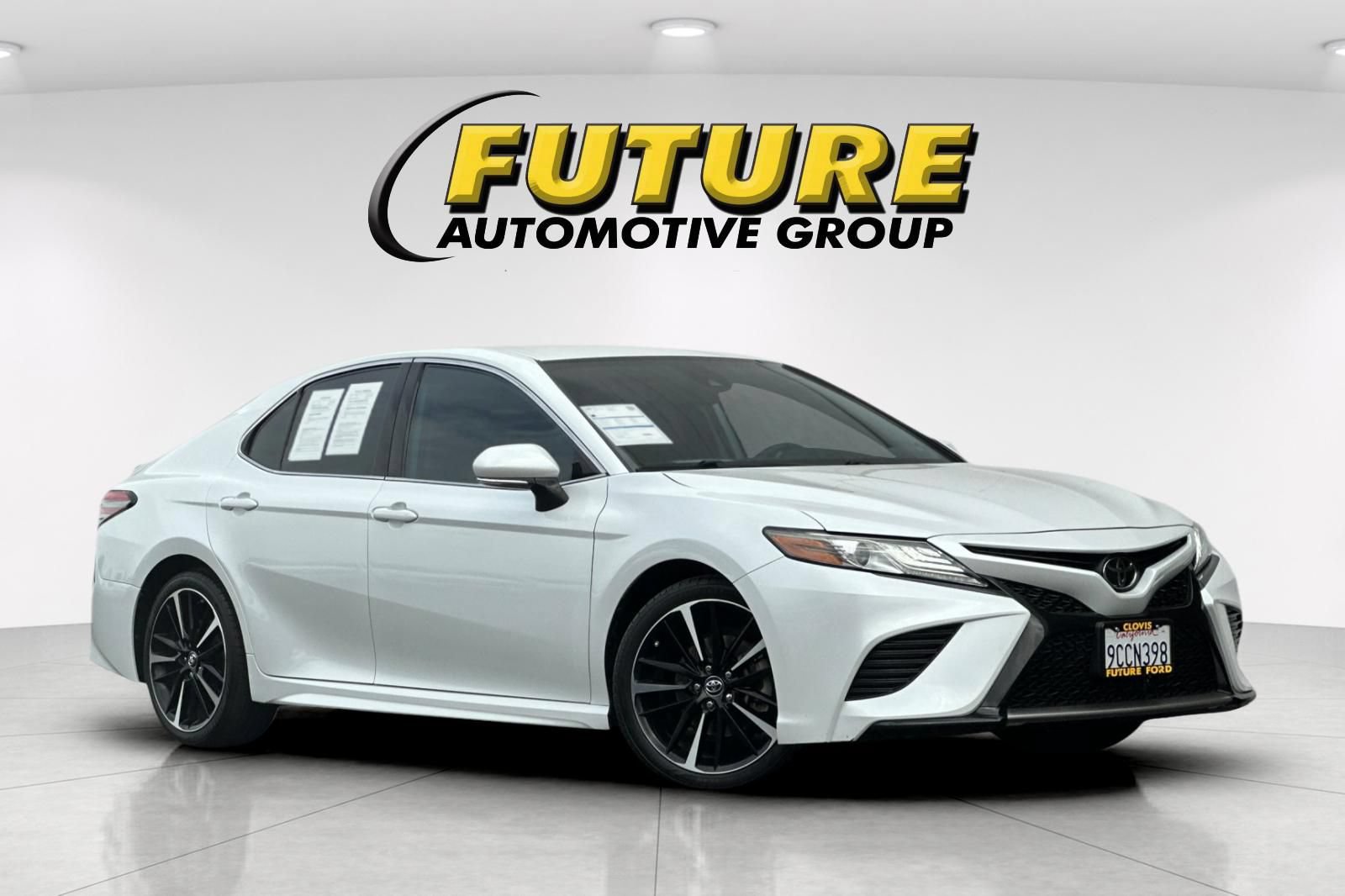 Used 2019 Toyota Camry XSE FWD image 1