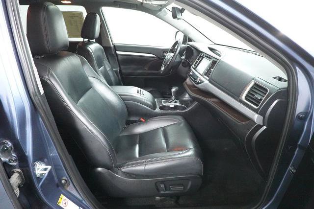 Used 2019 Toyota Highlander XLE AWD/4WD image 35