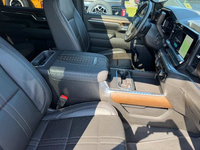 Used 2024 Chevrolet Silverado 2500 High Country AWD/4WD image 13