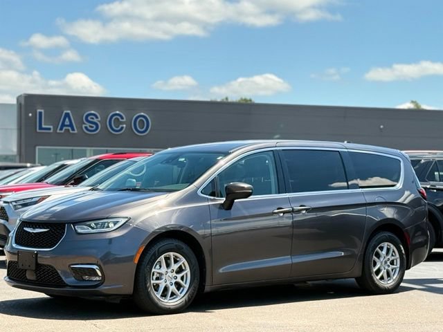 Used 2023 Chrysler Pacifica Touring-L