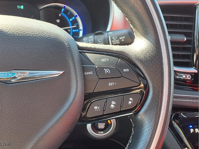 Used 2021 Chrysler Pacifica Limited w/ S Appearance Package FWD image 32