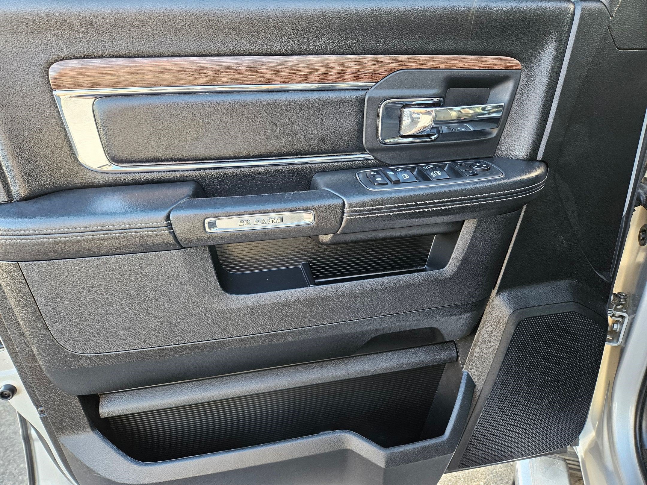 Used 2017 RAM 1500 Laramie AWD/4WD image 14