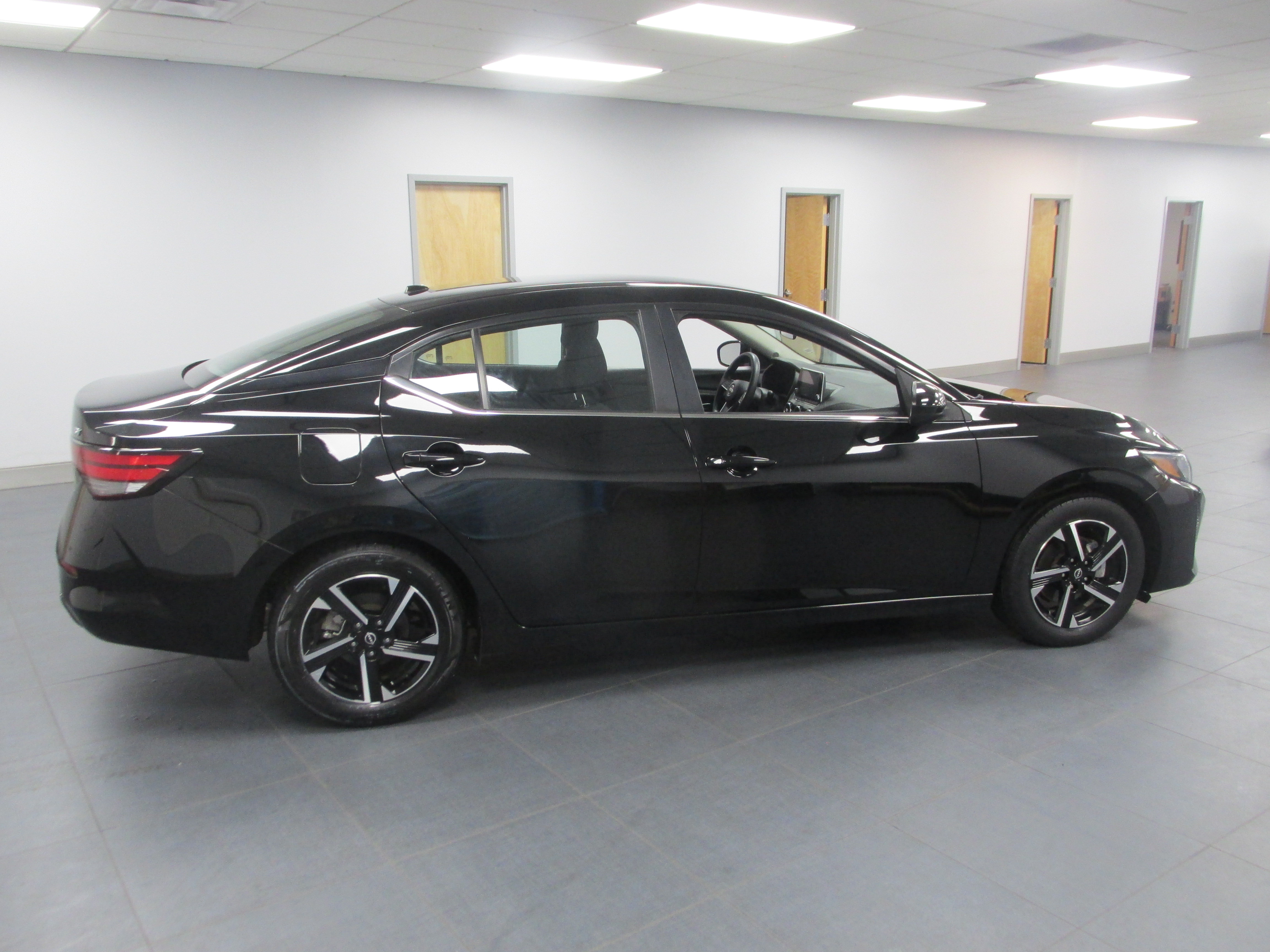 Used 2024 Nissan Sentra SV FWD image 4