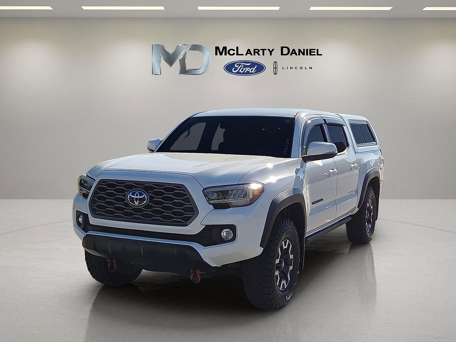 Used 2023 Toyota Tacoma TRD Off-Road w/ Technology Package AWD/4WD image 2