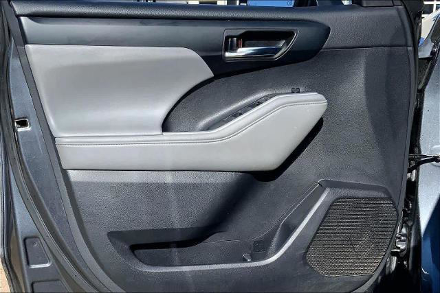 Used 2021 Toyota Highlander XLE image 21