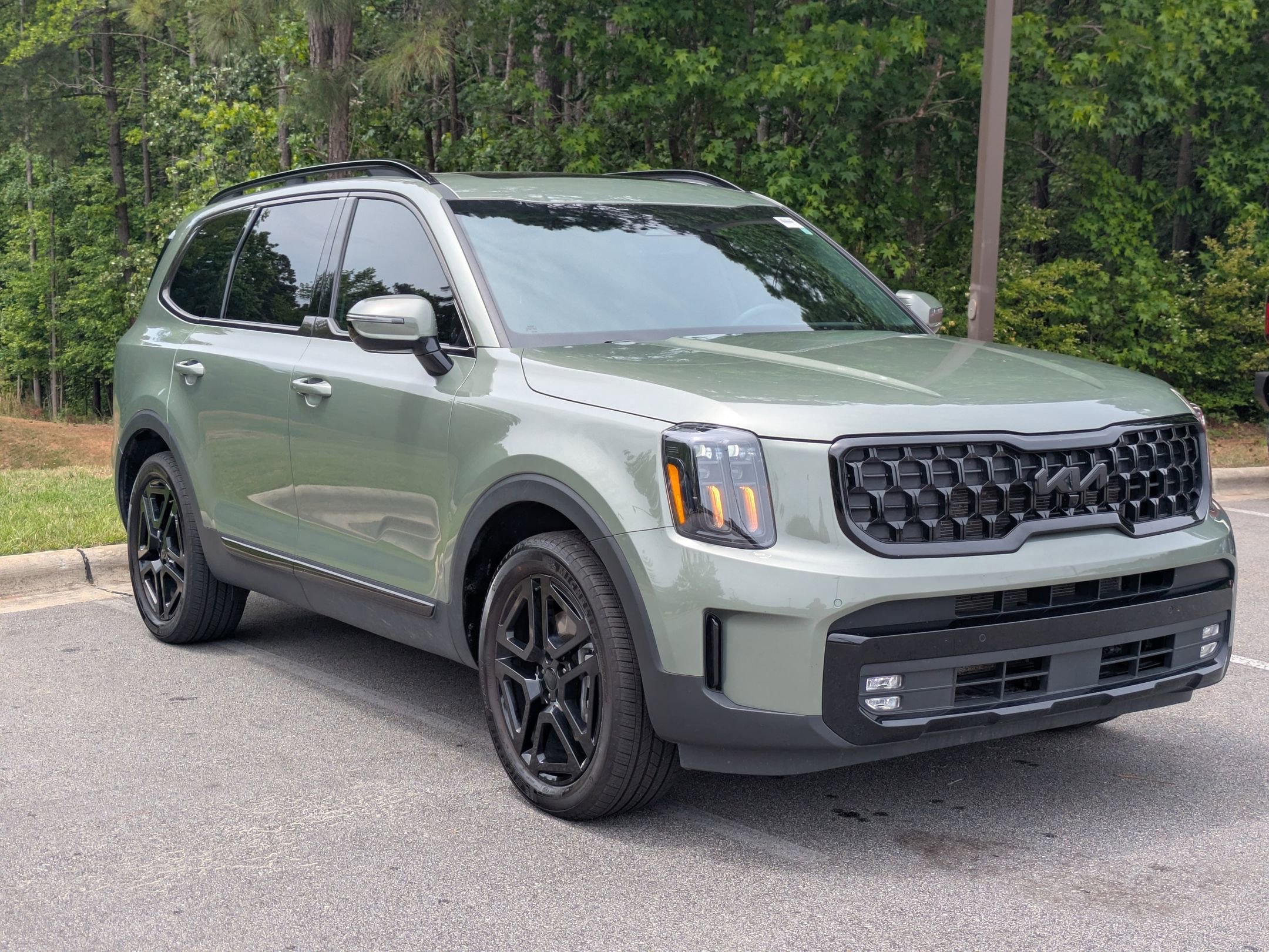 Used 2025 Kia Telluride SX X-Line AWD/4WD image 2