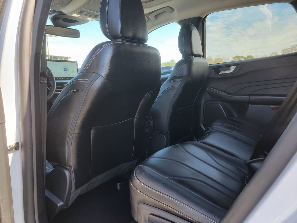 Certified 2025 Ford Escape SE w/ PHEV Premium Package image 15