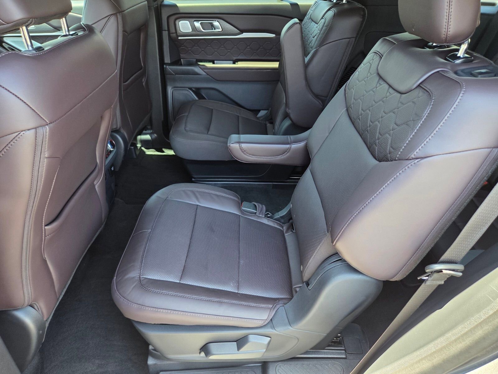 Certified 2025 Ford Explorer Platinum w/ Ultimate Package AWD/4WD image 12
