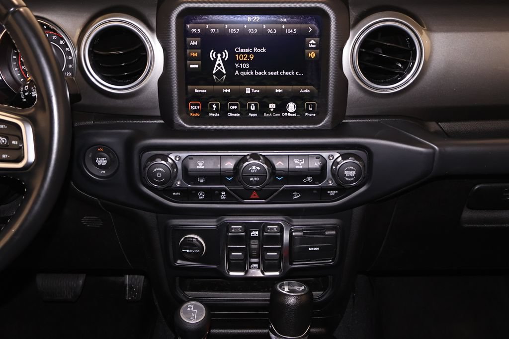 Used 2019 Jeep Wrangler Unlimited Sahara w/ Uconnect 4C Nav & Sound Group AWD/4WD image 24