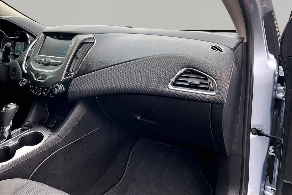 Used 2017 Chevrolet Cruze LT w/ Convenience Package image 17