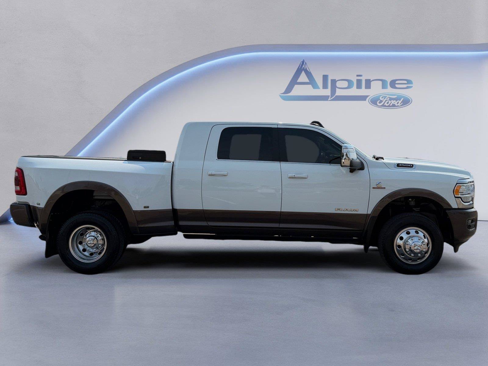 Used 2024 RAM 3500 Limited w/ Safety Group AWD/4WD image 8