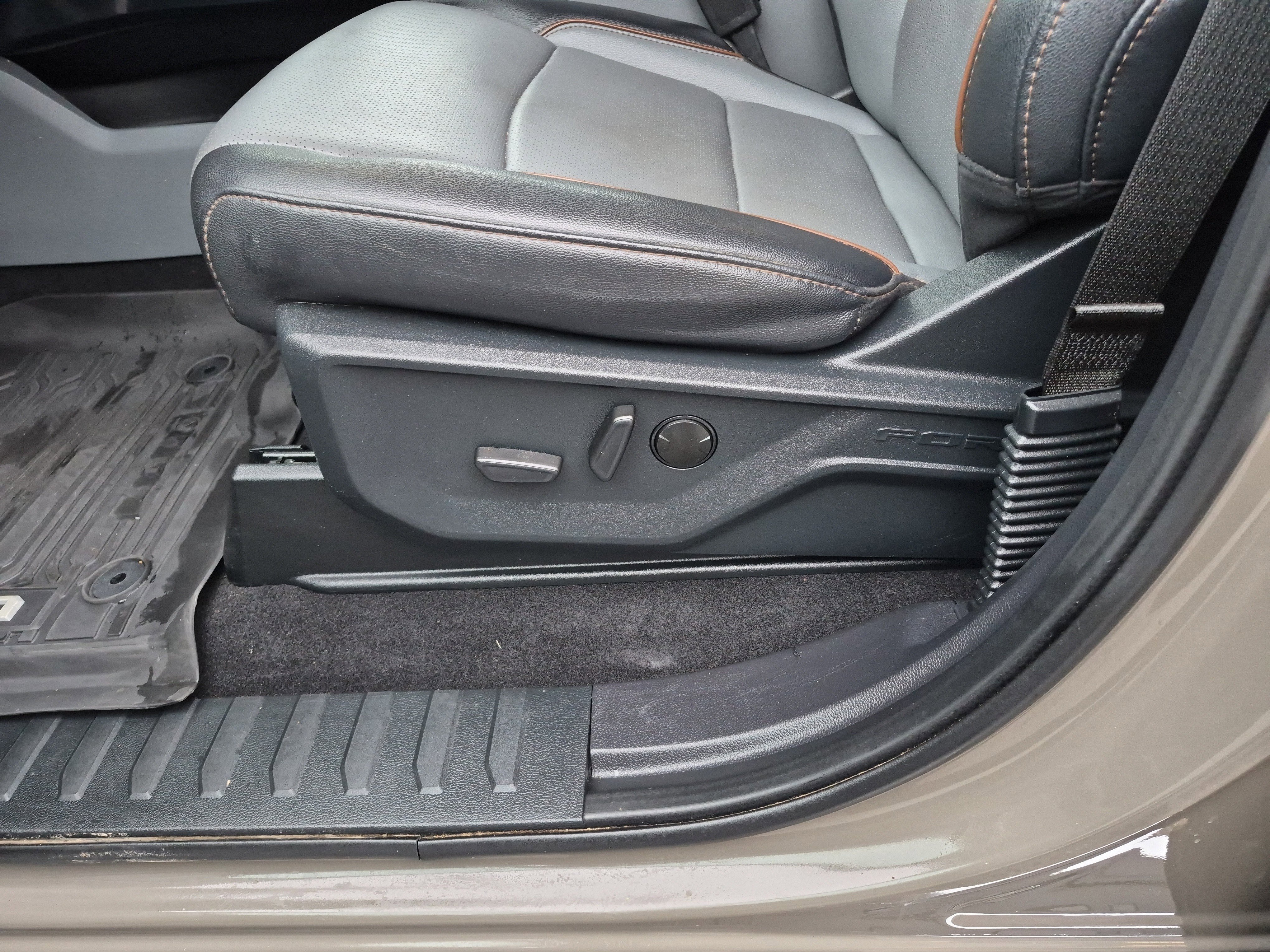 Certified 2025 Ford F150 Lariat w/ Equipment Group 501A Mid image 15