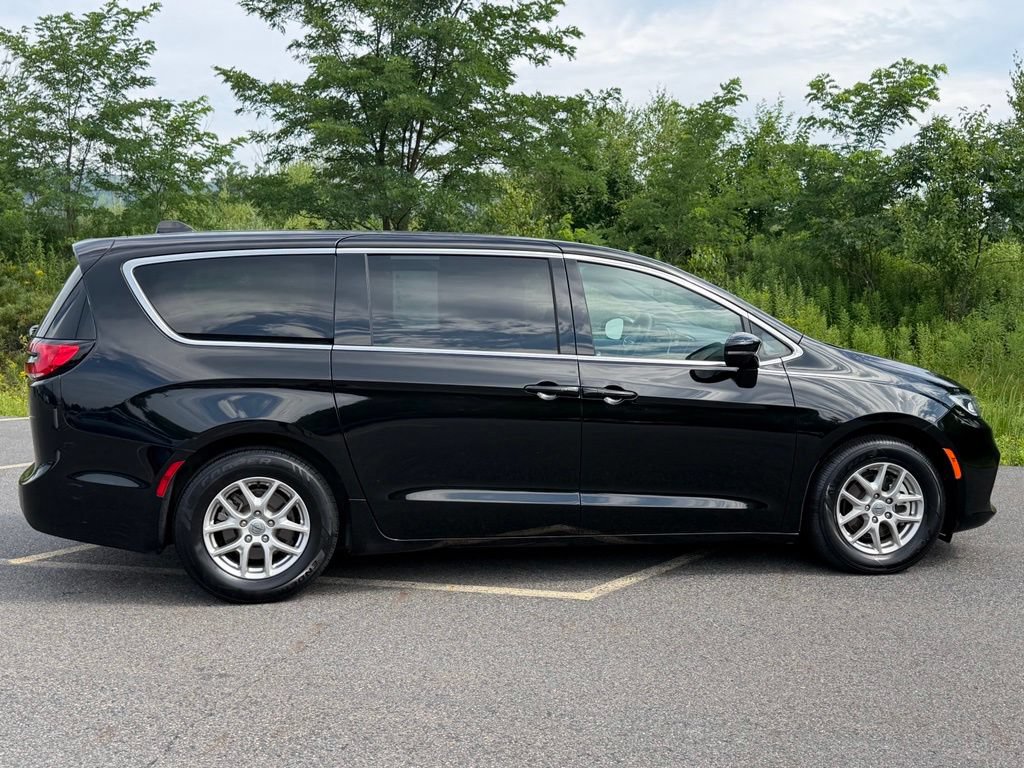 Used 2025 Chrysler Pacifica Select FWD image 27