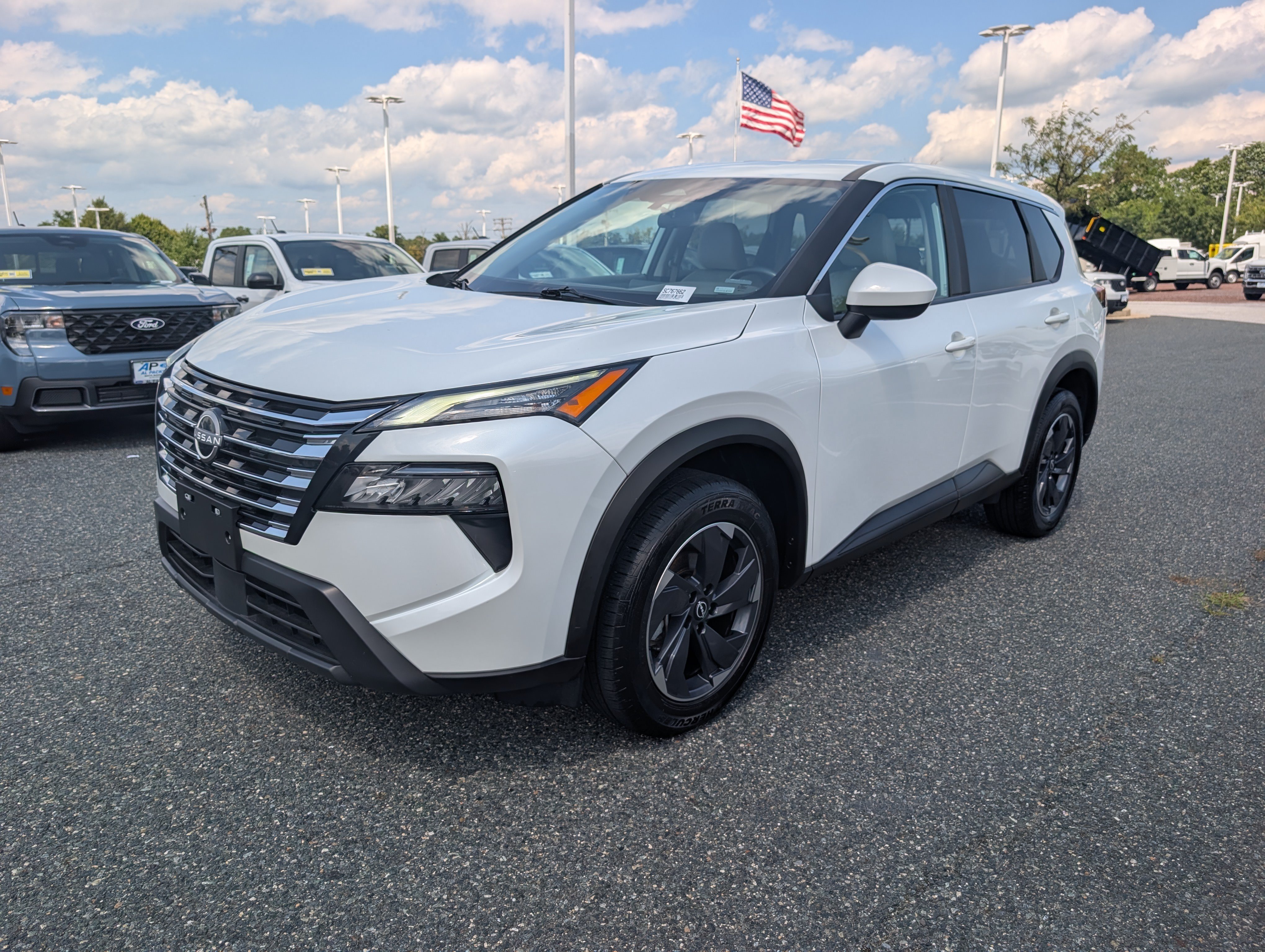 Used 2025 Nissan Rogue SV FWD image 7
