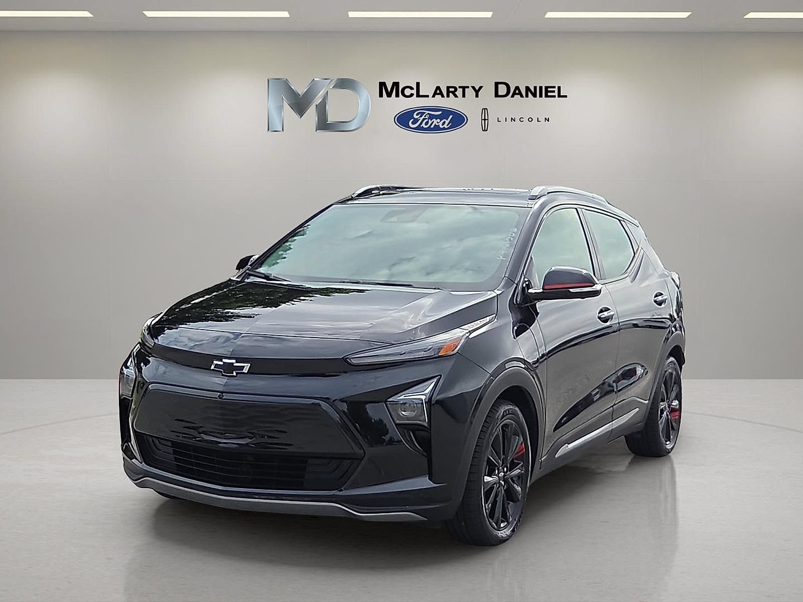 Used 2023 Chevrolet Bolt EUV Premier w/ Sun & Sound Package FWD image 2