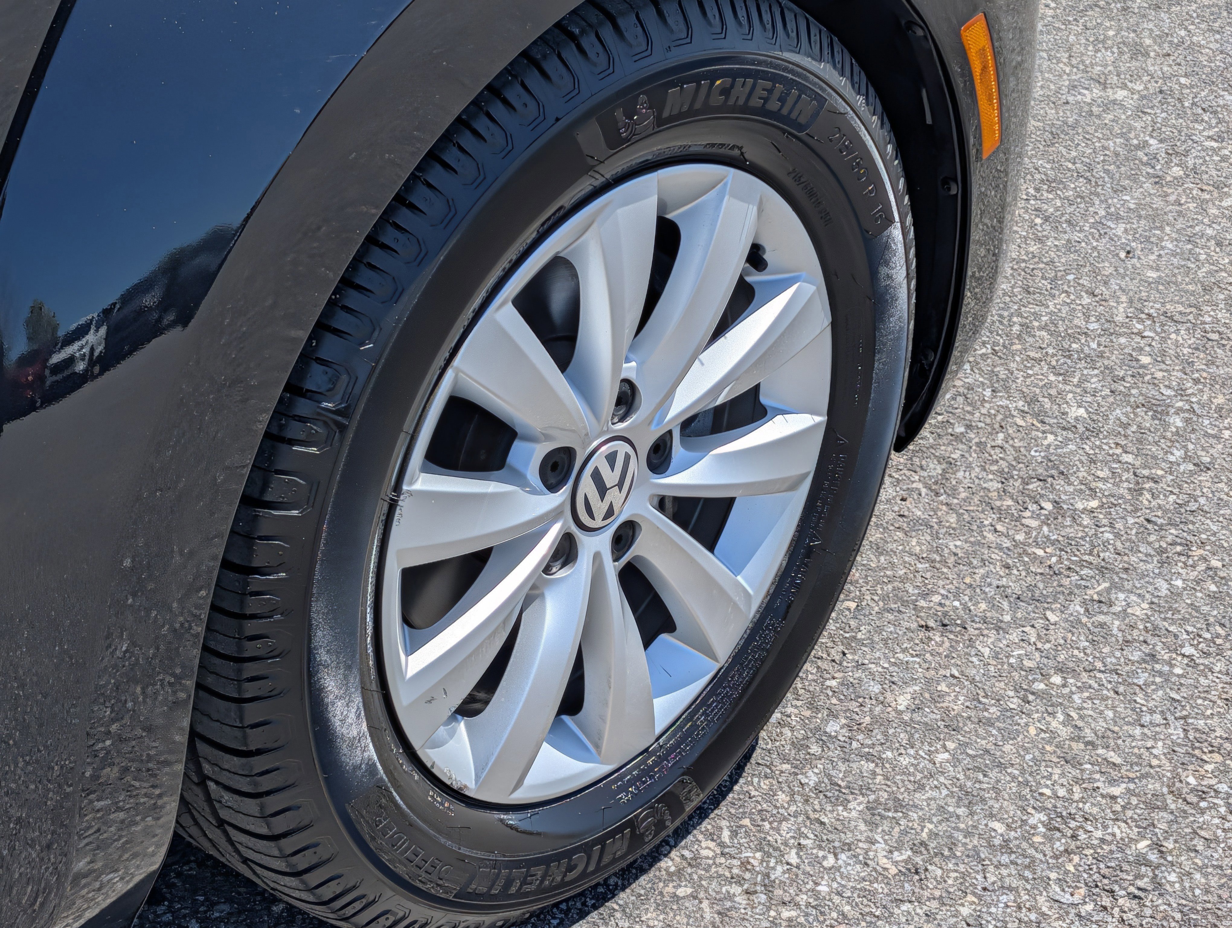 Used 2018 Volkswagen Beetle 2.0T S image 12