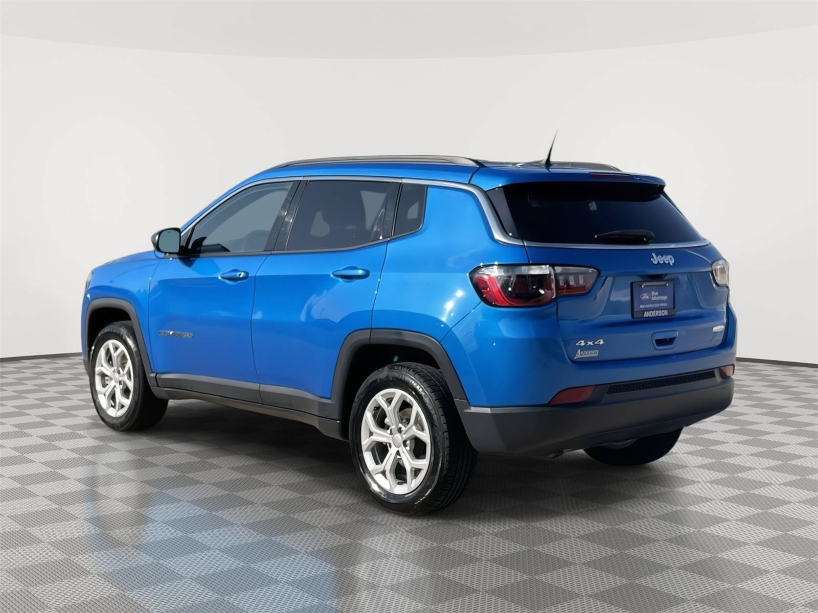 Used 2024 Jeep Compass Latitude AWD/4WD image 9