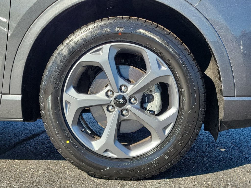 Certified 2023 Ford Escape ST-Line w/ Tech Pack #1 AWD/4WD image 9