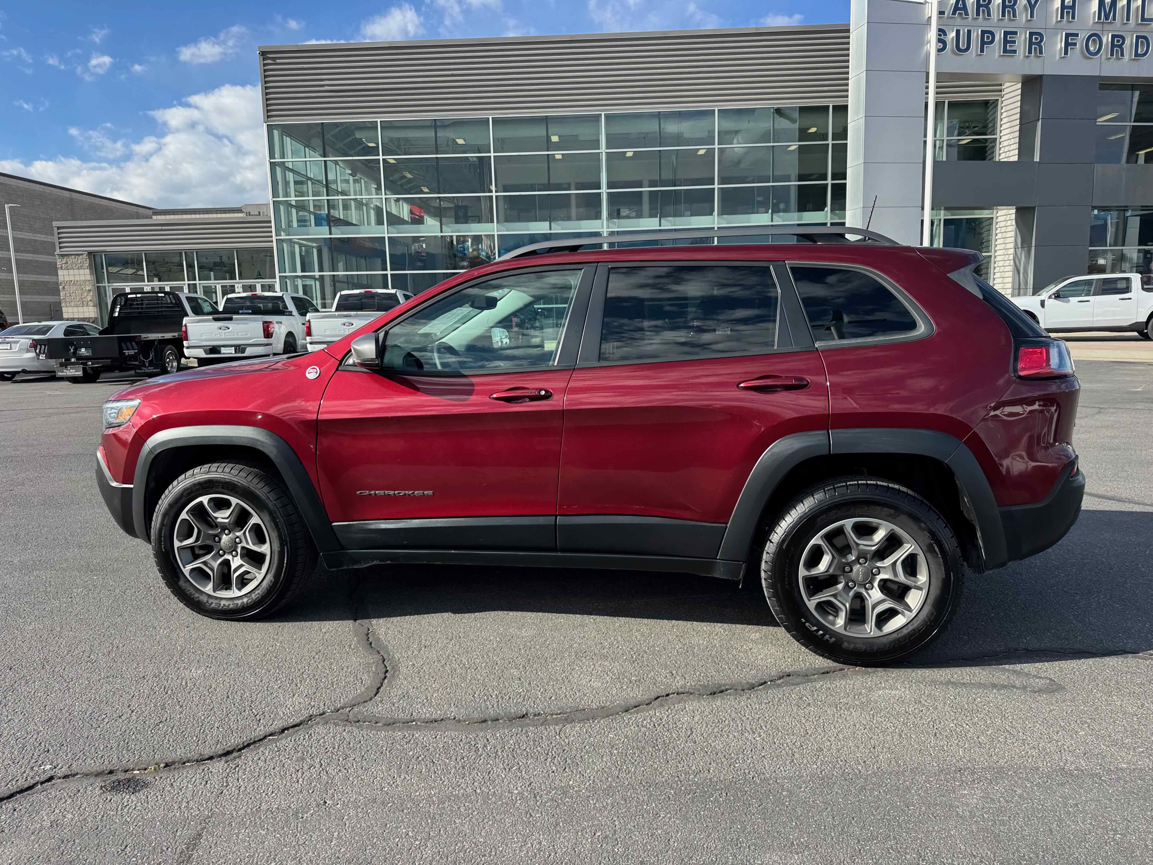 Used 2021 Jeep Cherokee Trailhawk w/ Comfort/Convenience Group image 2