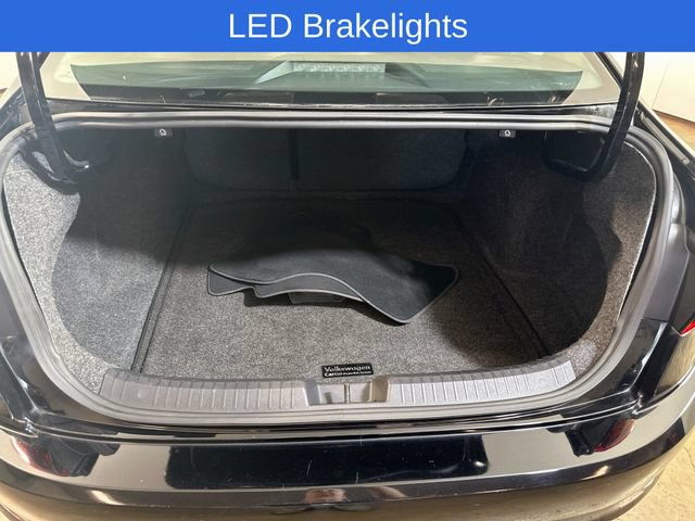 Used 2019 Volkswagen Jetta SE w/ Cold Weather Package FWD image 11