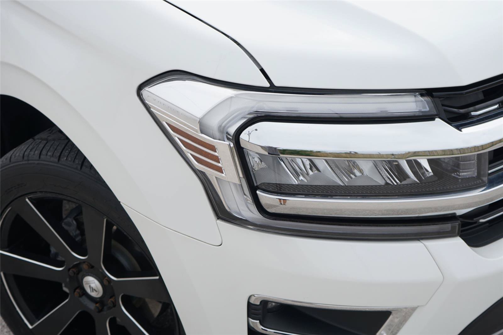Certified 2024 Ford Expedition Max Limited AWD/4WD image 3