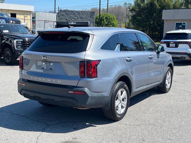 Used 2021 Kia Sorento LX image 3