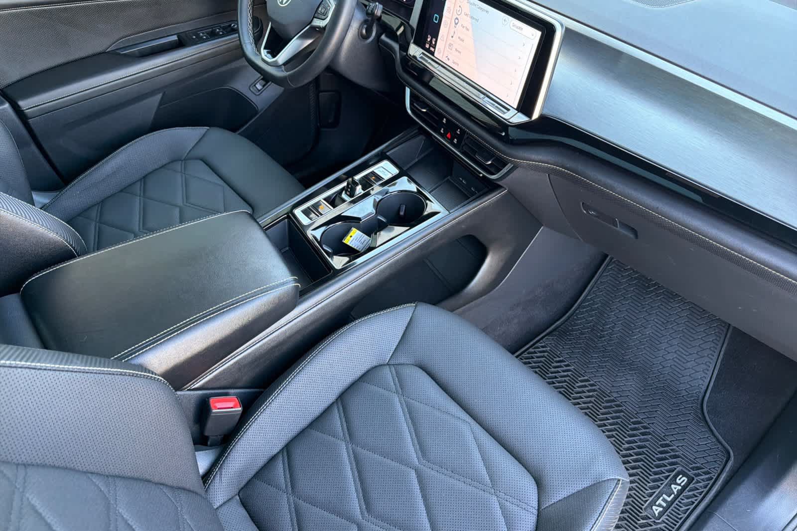 Used 2024 Volkswagen Atlas Cross Sport SE w/ Panoramic Sunroof Package AWD/4WD image 16