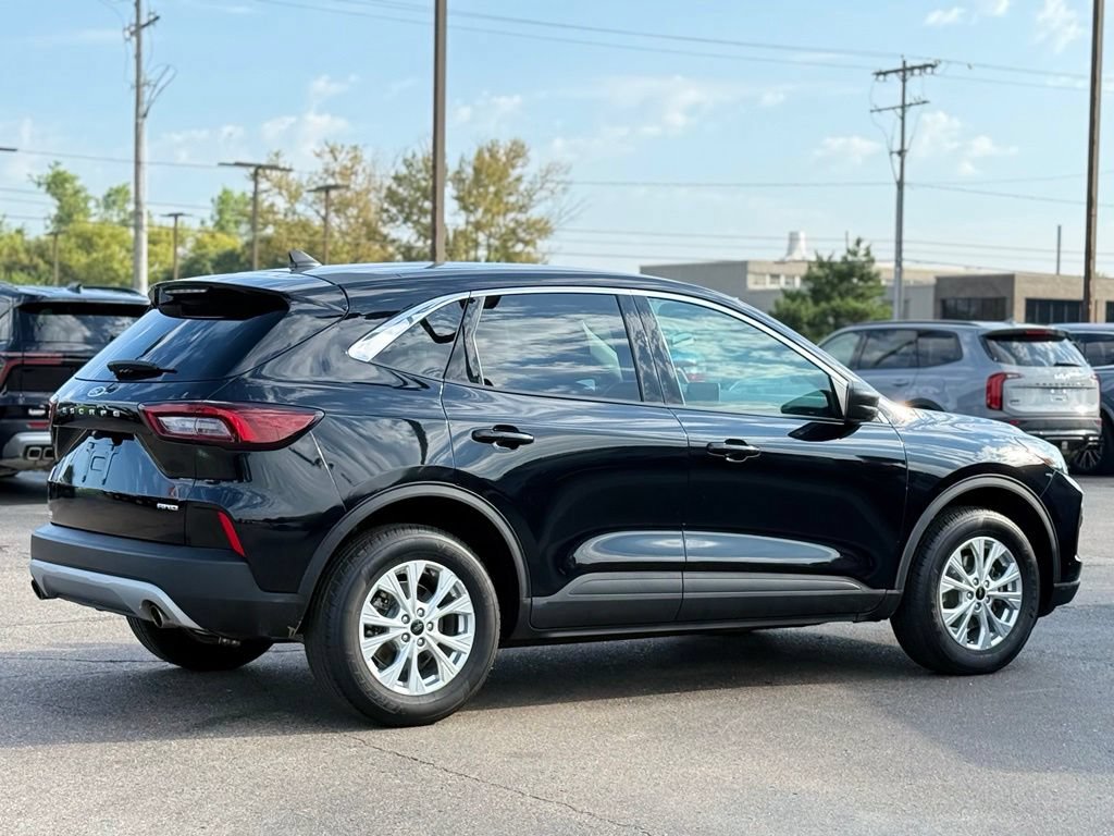 Certified 2024 Ford Escape Active AWD/4WD image 26