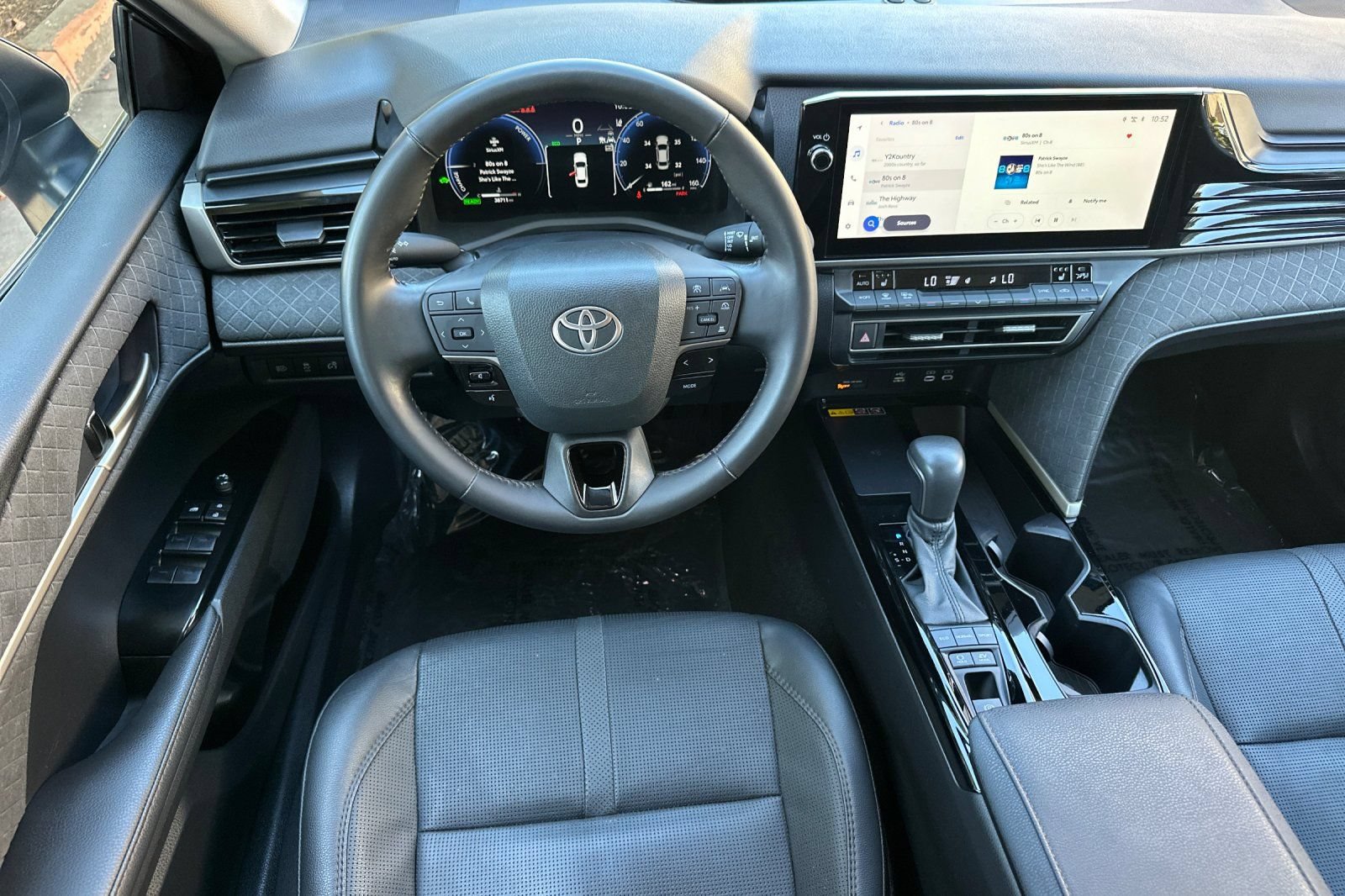 Used 2025 Toyota Camry XLE AWD/4WD image 16