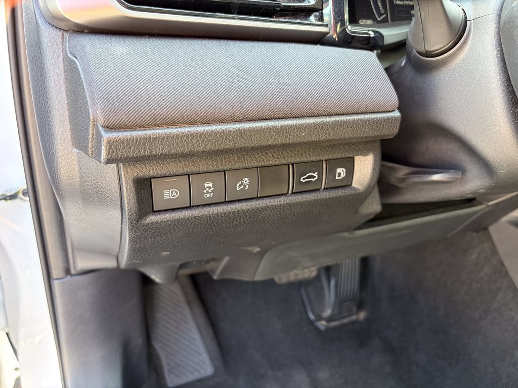 Used 2025 Toyota Camry LE FWD image 9