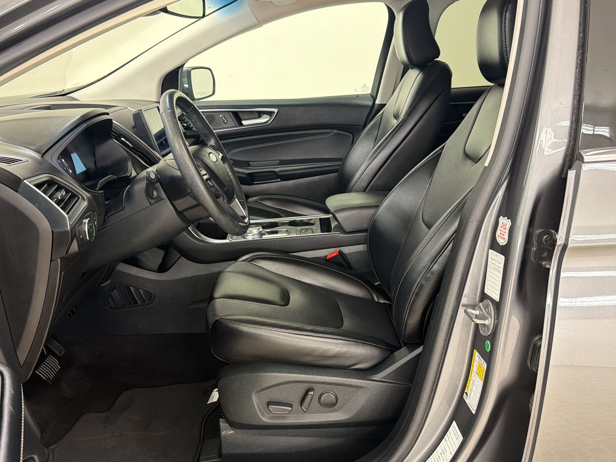 Certified 2022 Ford Edge Titanium AWD/4WD image 4
