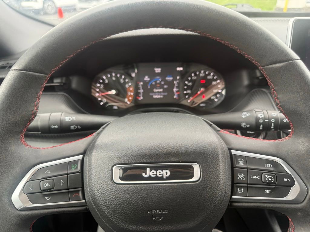 Used 2023 Jeep Compass Trailhawk w/ Trailhawk Convenience Group AWD/4WD image 21