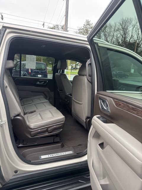 Used 2022 Chevrolet Suburban LT AWD/4WD image 21