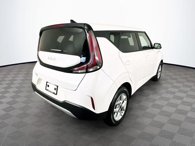 Used 2025 Kia Soul LX w/ LX Technology Package FWD image 12