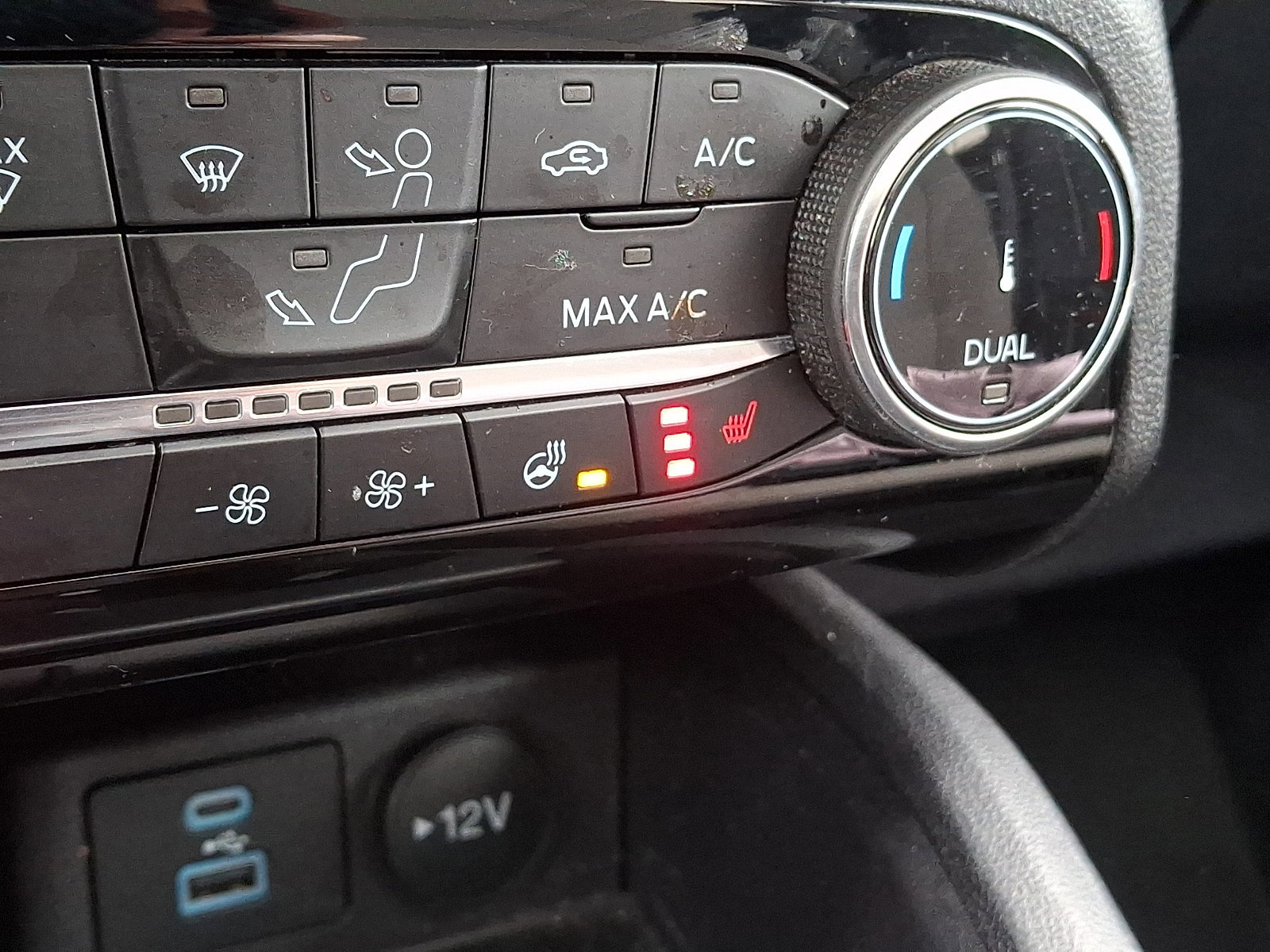 Certified 2022 Ford Escape SE w/ SE Sport Appearance Package AWD/4WD image 32