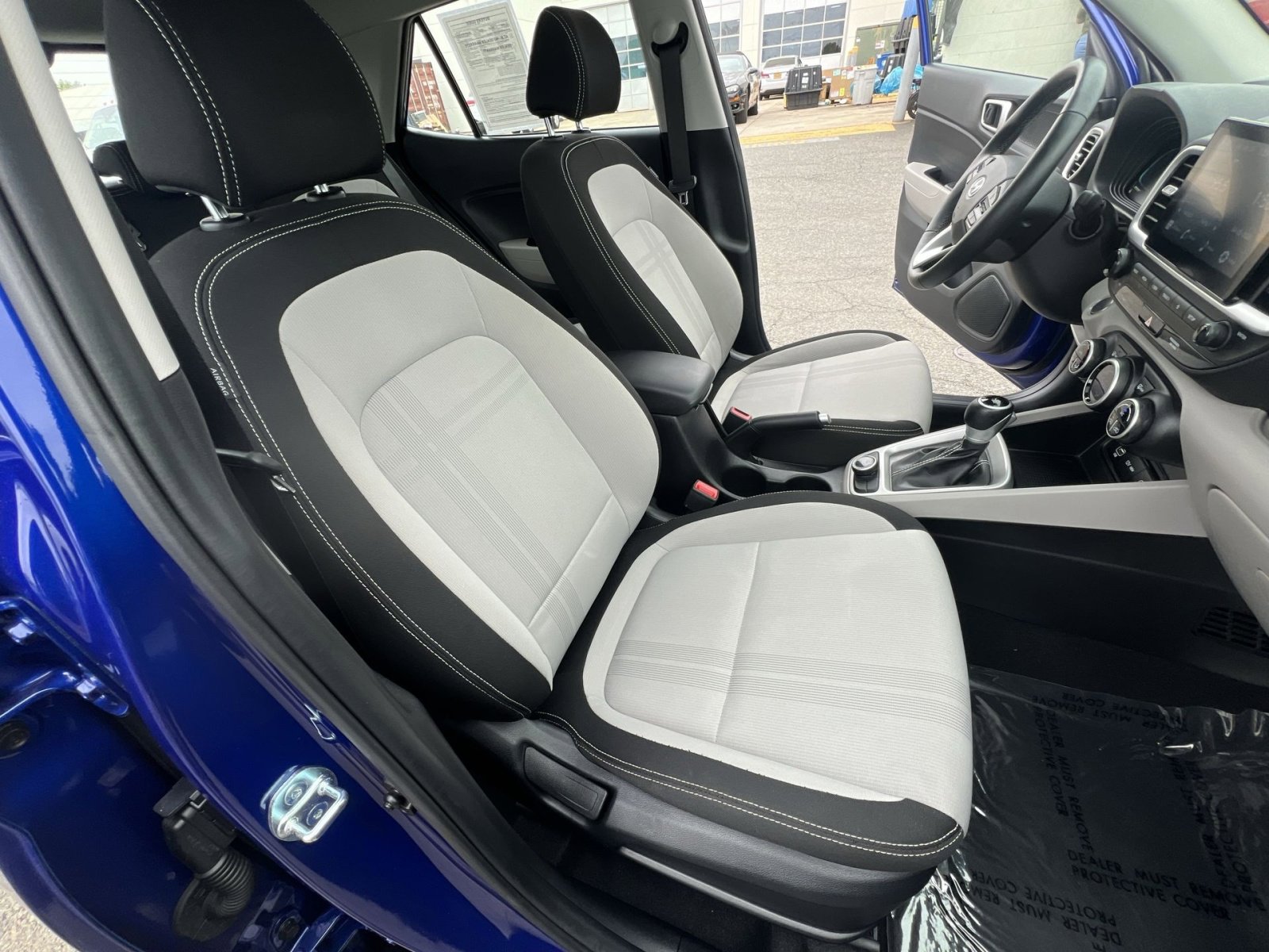 Used 2025 Hyundai Venue SEL FWD image 35