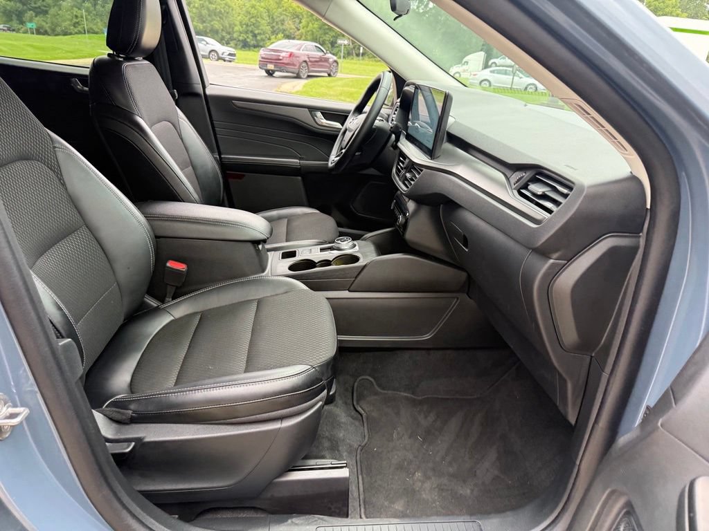 Certified 2025 Ford Escape SE FWD image 11