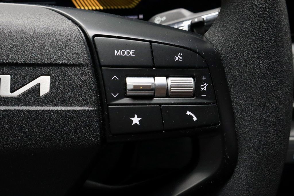 Used 2025 Kia K4 LXS image 28