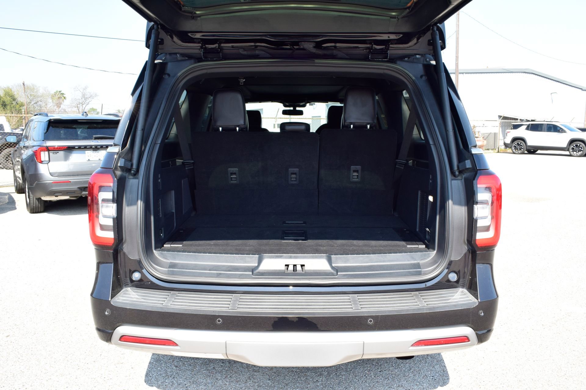 Certified 2024 Ford Expedition Max Platinum image 22