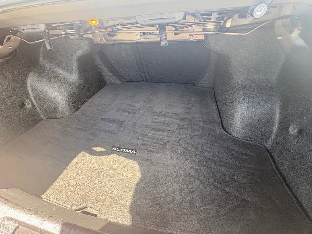 Used 2025 Nissan Altima 2.5 SV FWD image 33