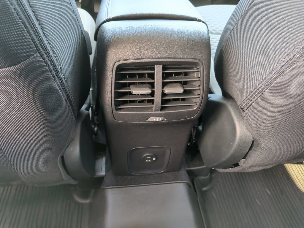 Certified 2022 Ford Escape SE w/ Cold Weather Package AWD/4WD image 18