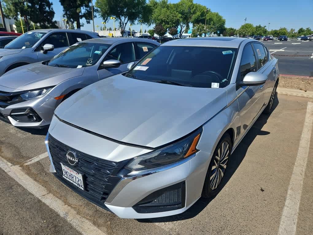 Used 2023 Nissan Altima 2.5 SV w/ SV Premium Package FWD image 1