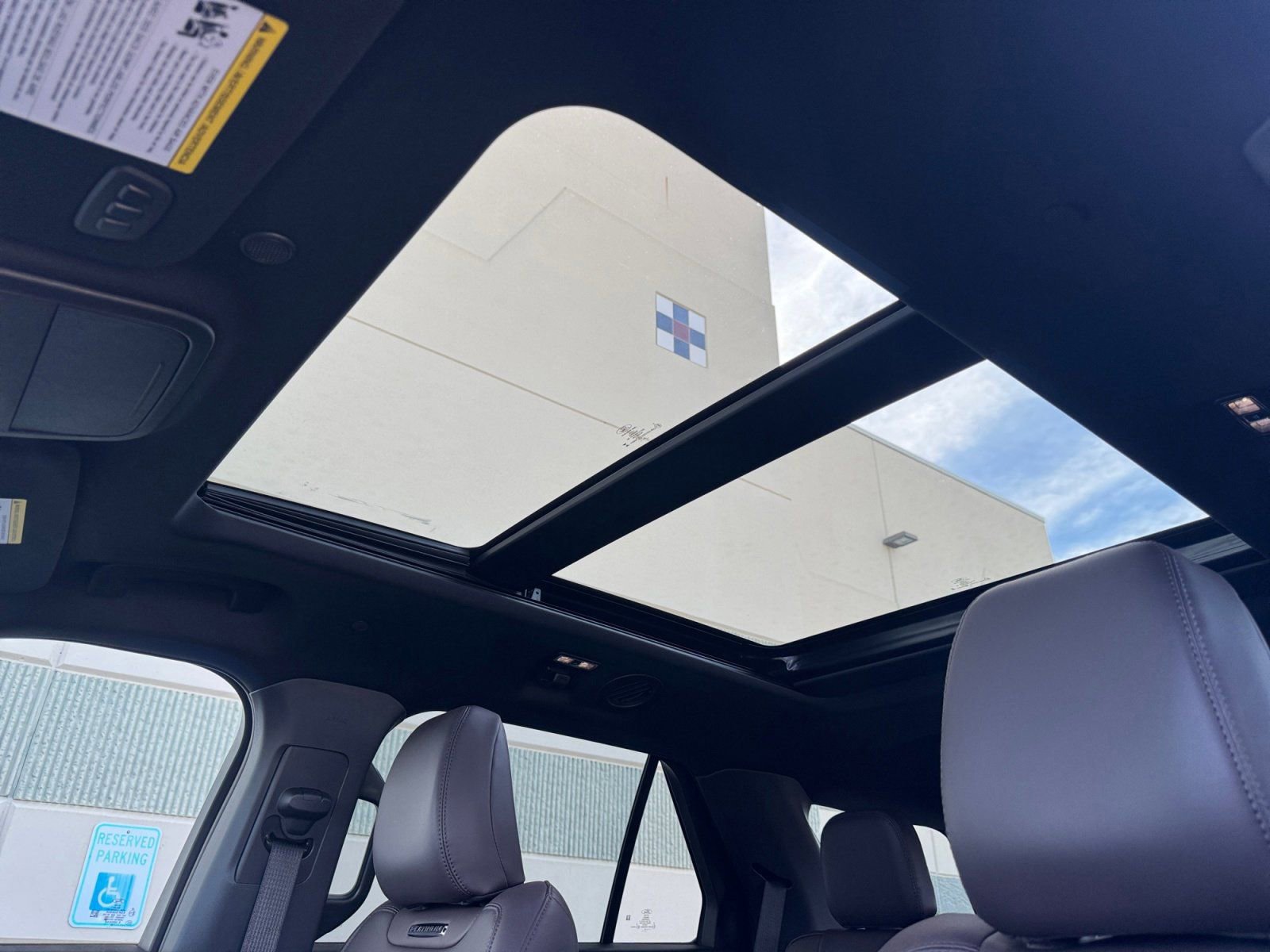 Certified 2025 Ford Explorer Platinum image 23