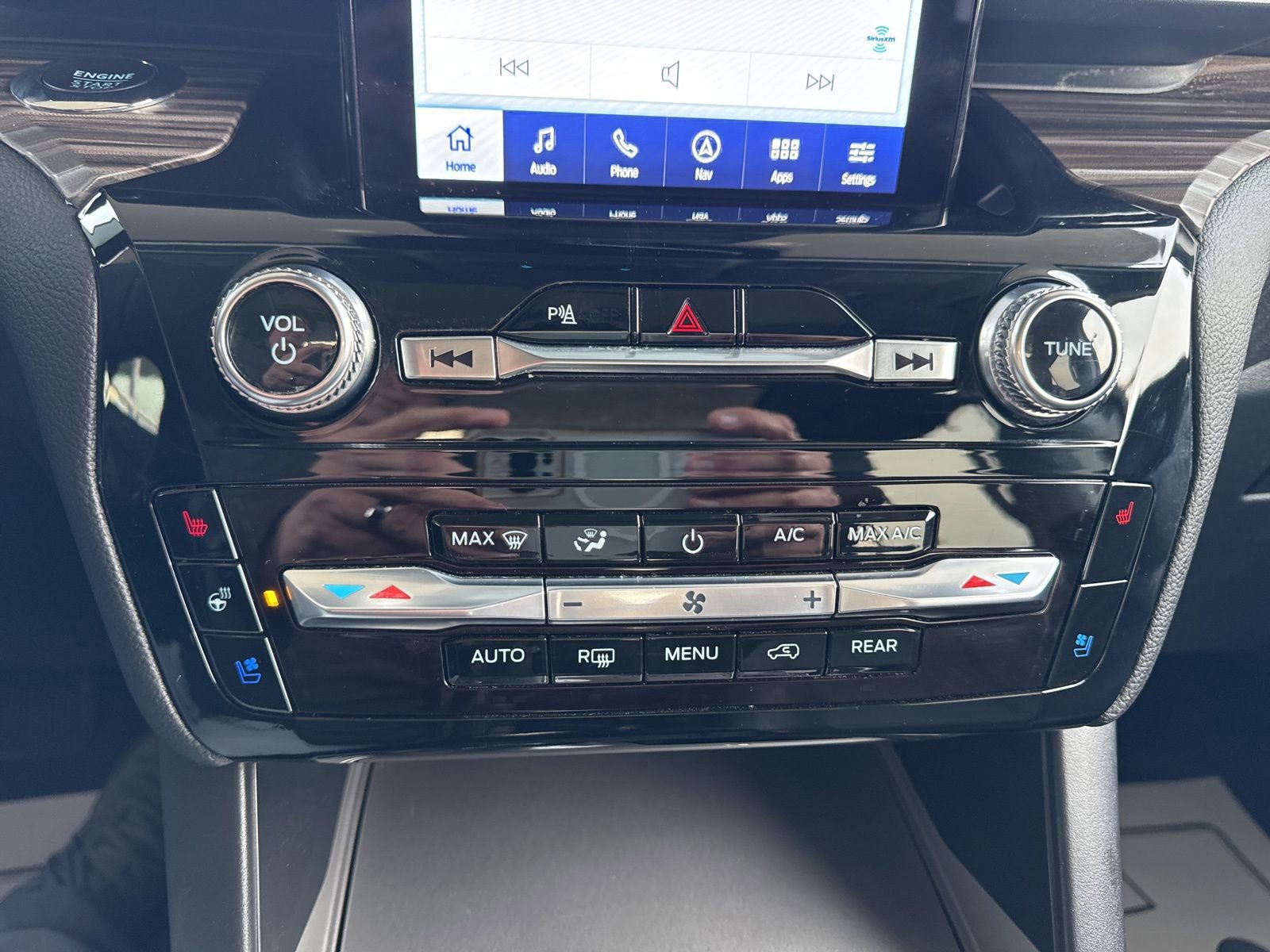 Certified 2023 Ford Explorer Limited w/ Limited Technology Package image 34