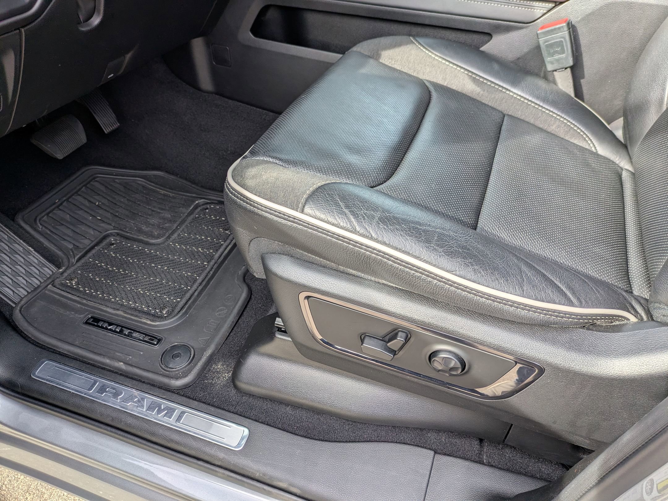 Used 2025 RAM 1500 Limited image 14