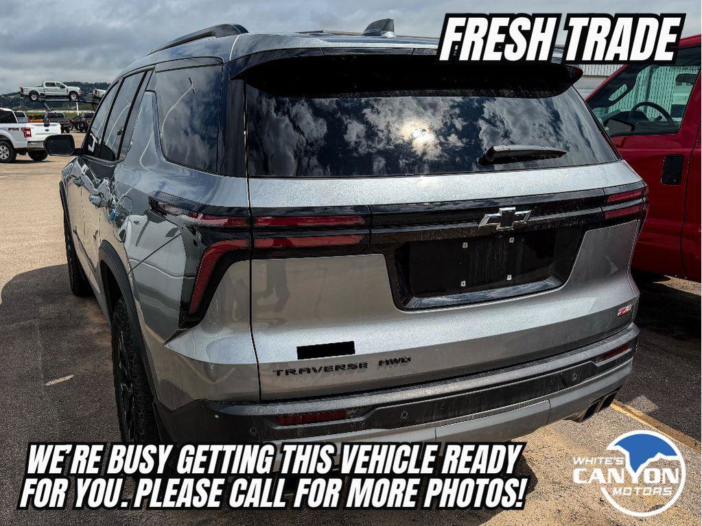 Used 2025 Chevrolet Traverse Z71 w/ Driver Confidence Package AWD/4WD image 3