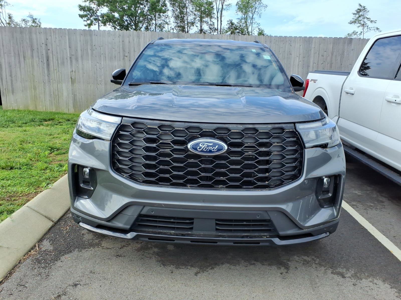 Certified 2025 Ford Explorer ST-Line w/ Premium Package RWD image 7