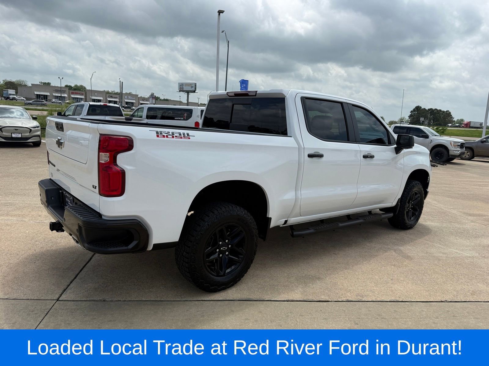 Used 2024 Chevrolet Silverado 1500 LT Trail Boss w/ LT Trail Boss Premium Package AWD/4WD image 5