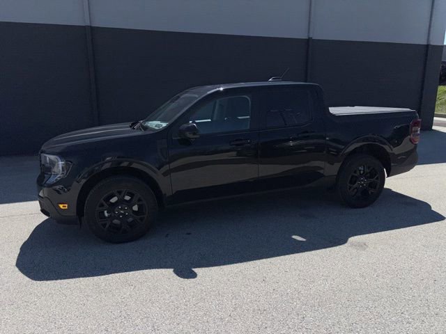 Certified 2025 Ford Maverick Lariat w/ Black Appearance Package AWD/4WD image 2