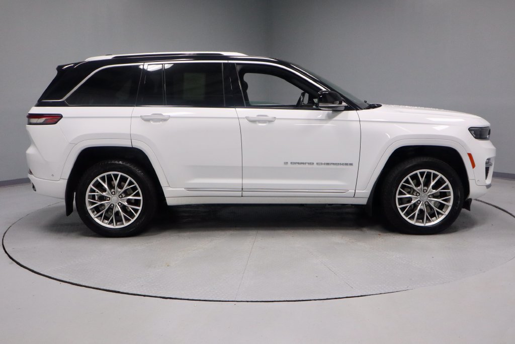 Used 2023 Jeep Grand Cherokee Summit w/ Luxury Tech Group V AWD/4WD image 13